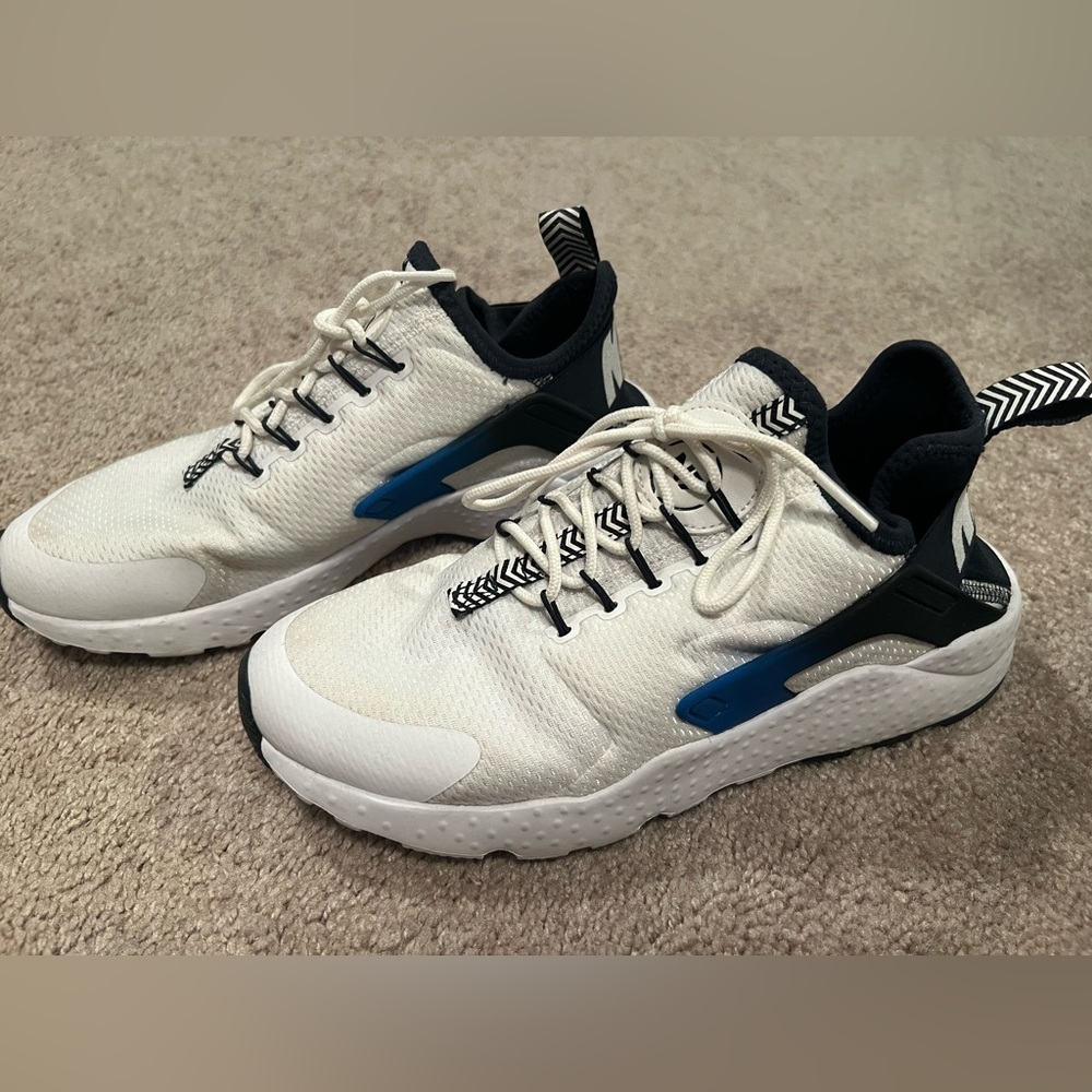 Women’s Nike N7 size 7